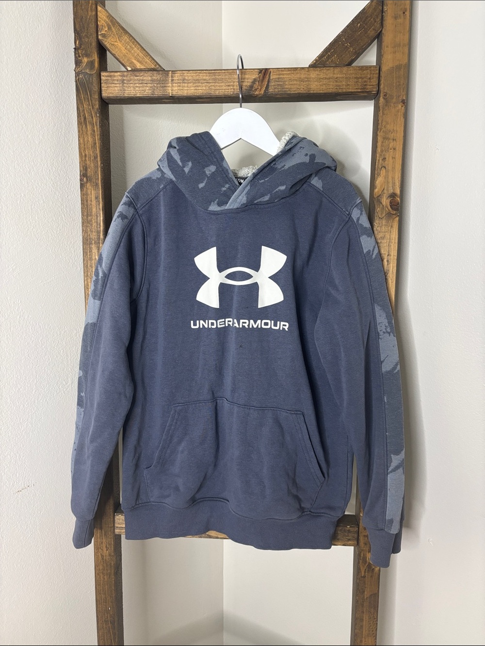 Under Armour Boys Navy Blue Hoodie with White Logo Youth M